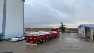 Deprem bölgesindeki besicilere 1 tır yem daha gönderildi
