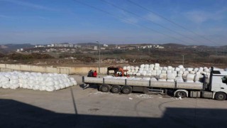 Deprem bölgesindeki çiftçiler için 3 tır dolusu hayven yemi desteği