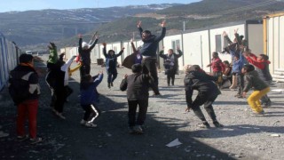 Deprem bölgesindeki çocuklara psikolojik destek