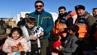 Deprem bölgesinden yürek ısıtan kareler