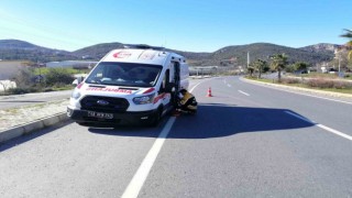 Deprem bölgesine giden ambulans Gazipaşada kaza yaptı