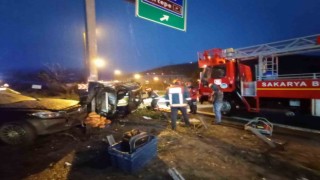 Deprem bölgesine giderken kazaya karıştılar: 2 yaralı