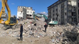 Deprem bölgesine iş makineleriyle destek veriyorlar