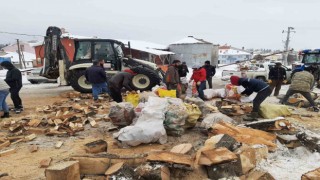 Deprem bölgesine yakacak odun yardımı