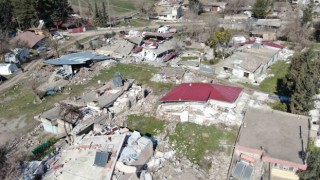 Deprem köyleri de yerle bir etti, sadece bu köyde 33 kişi öldü