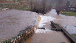 Deprem sonrası yükselen Karasu Çayındaki su seviyesi iki gün sonra normale döndü