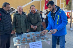 Depremde Hayatını Kaybeden Adem Hurma Hoca Ve Ailesi İçin Helva Dağıtıldı