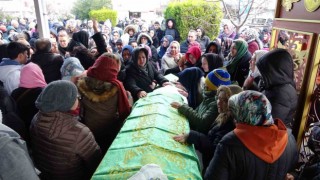 Depremde hayatını kaybeden anne ve 10 aylık bebeği son yolculuğuna uğurlandı