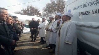 Depremde hayatını kaybeden anne ve 3 kızı Sakaryada toprağa verildi