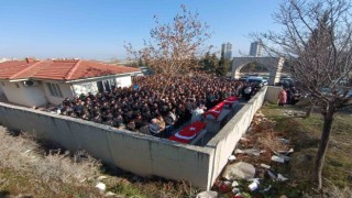 Depremde hayatını kaybeden astsubay ve ailesi son yolcuğuna uğurlandı