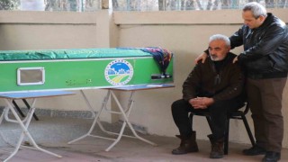 Depremde hayatını kaybeden aynı aileden 3 kişi Sakaryada defnedildi