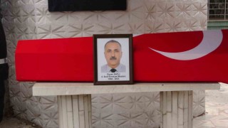 Depremde hayatını kaybeden emniyet müdür yardımcısı ve oğlu toprağa verildi