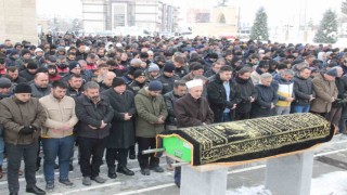 Depremde hayatını kaybeden genç kadın Karamanda son yolculuğuna uğurlandı