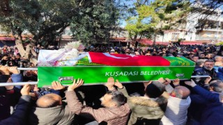 Depremde hayatını kaybeden Kuşadalı gençler toprağa verildi