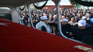 Depremde hayatını kaybeden öğretmen dualarla toprağa verildi
