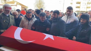 Depremde hayatını kaybeden uzman çavuş, eşi ve çocukları toprağa verildi