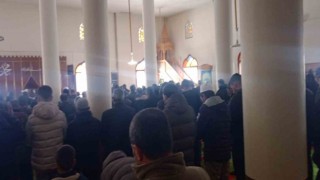 Depremde hayatını kaybedenler için gıyabi cenaze namazı kılındı