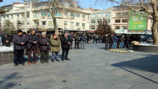 Depremde hayatını kaybedenler için gıyabi cenaze namazı kılındı
