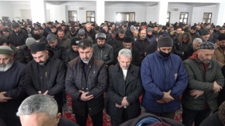 Depremde hayatını kaybedenler için gıyabi cenaze namazı kılındı