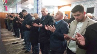 Depremde hayatını kaybedenler için gıyabi cenaze namazı kılındı