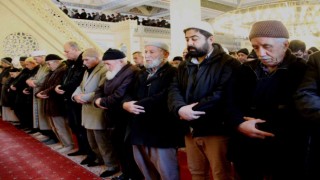 Depremde hayatını kaybedenler için Konyada gıyabi cenaze namazı kılındı