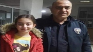 Depremde oğlu ve kızıyla birlikte can veren polis memuru Mardinde toprağa verildi