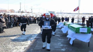 Depremde ölen polis, eşi ve 2 çocuğu Niğdede toprağa verildi