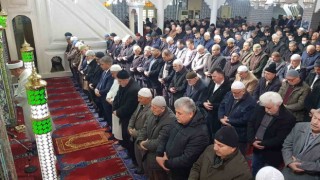 Depremde ölenler için gıyabi cenaze namazı kılındı