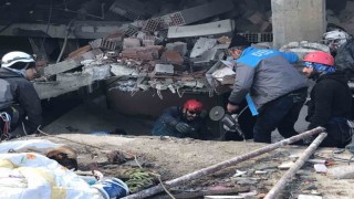 Depremde umudun sembolü haline gelen iki aylık bebeği üniversite ekipleri kurtardı