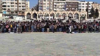 Depremde vefat edenler için Şanlıurfada gıyabi cenaze namazı kılındı