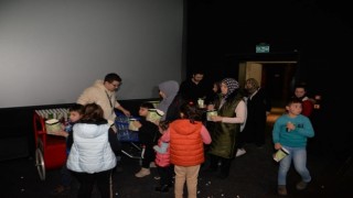 Depremden etkilenen çocuklara sinema keyfi
