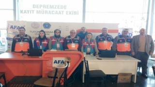 Depremden etkilenen vatandaşlara gönüllü öğretmenlerden destek