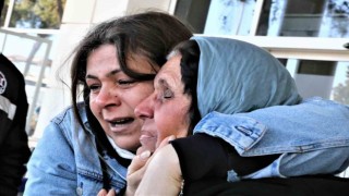 Depremden kurtulan anneye gözyaşları arasında karşılama