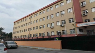 Depreme karşı riskli bulunan Pendik Yunus Emre Mesleki ve Teknik Anadolu Lisesi görüntülendi