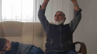 Depremi duyar duymaz yola koyulan yaşlı adam oğlu ve torunlarını 23ncü saatte kurtardı