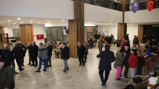Depremi yaşayan Elazığlılar fuar merkezlerine akın etti
