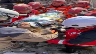 Depremin 177. saatinde inanılmaz kurtuluş