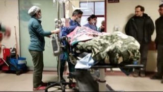 Depremin 227nci saatinde sağ kurtarılan 74 yaşındaki Cemile Kekeç Ankaraya sevk edildi