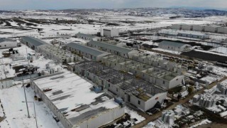 Depremin merkezine tam donanımlı bin kişilik prefabrik bina