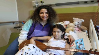 Depremin simgesi Yağmurun en büyük hayali gerçekleşti, sanatçı Deniz Toprak ile düet yaptı