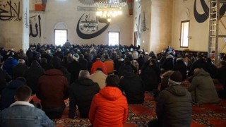 Depremlerde hayatını kaybedenler için gıyabi cenaze namazı kılındı