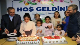 Depremzede Asmine doğum günü sürprizi