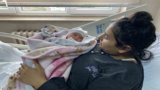 Depremzede çift anne baba olmanın sevinciyle teselli buldu