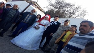 Depremzede çift çadırda evlendi