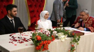Depremzede çifte Kütahyada nikah sürprizi
