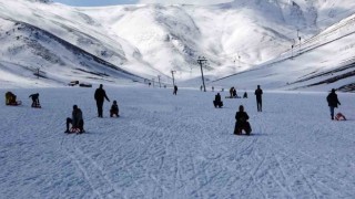 Depremzede çocuklar bir günlüğüne de olsa depremi unuttu