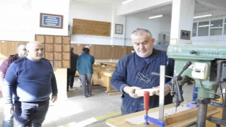 Depremzede çocuklar için oyuncak yaptılar