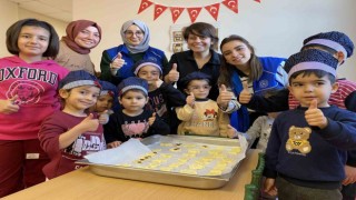 Depremzede çocuklar mutfakta