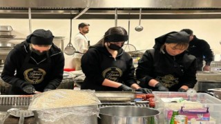 Depremzede çocuklara anne şefkati