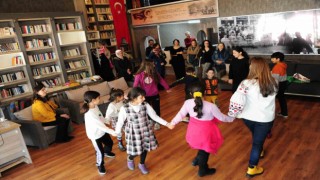 Depremzede çocuklara psikolog eşliğinde etkinlik